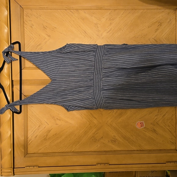 A new day size XXL cropped jumpsuit. Blue and white pinstripes with tied shoulde - Picture 6 of 11